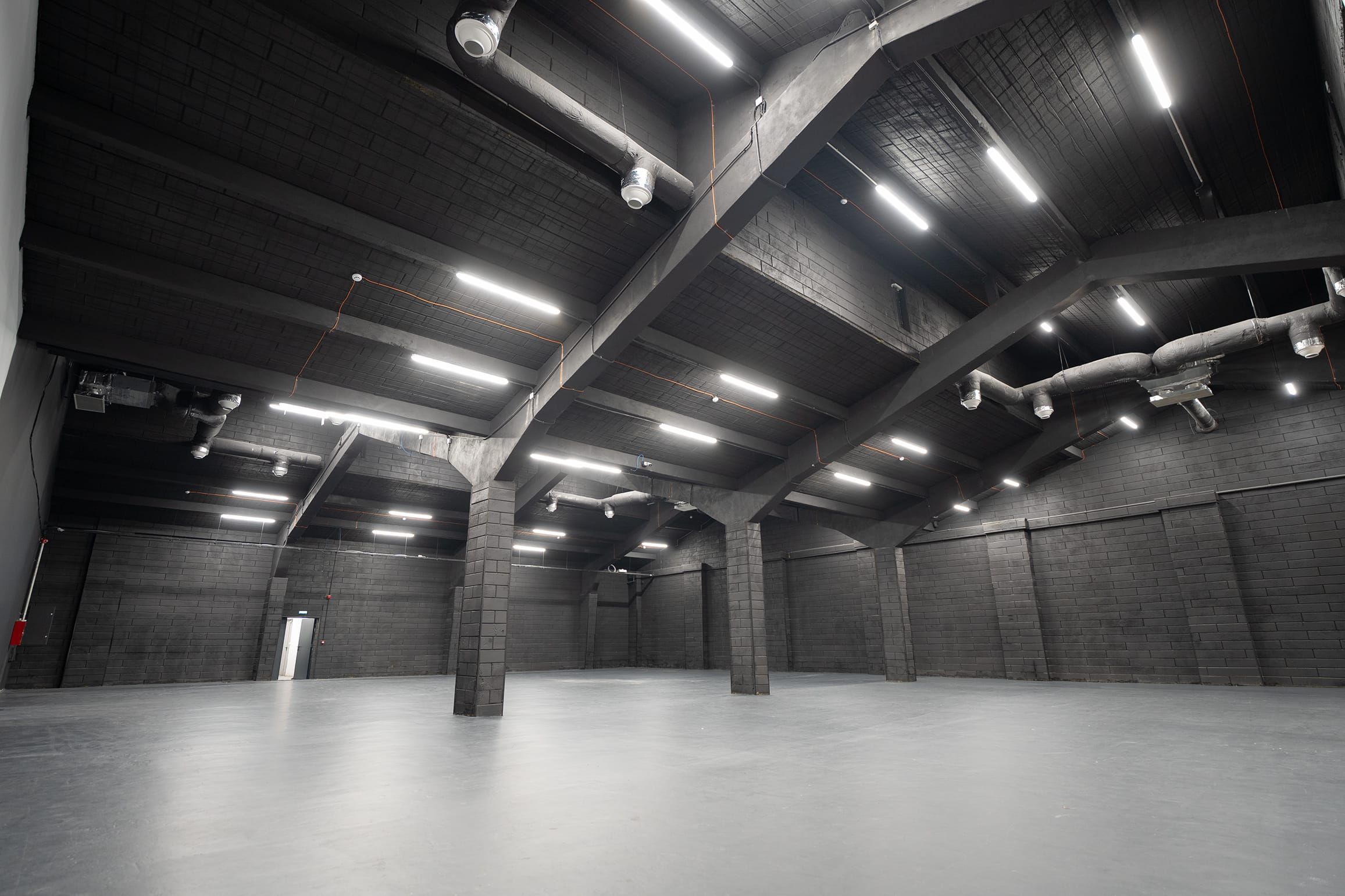 Platoul principal, grid și truss de lumini, 9 m înălțime, RED Studio